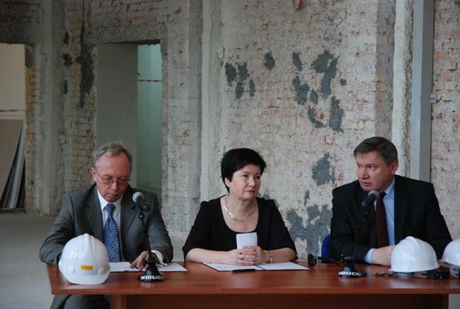 Centrum Powiadamiania Ratunkowego w Warszawie W Warszawie powstanie Centrum Powiadamiania Ratunkowego, czyli miejsce w którym będą odbierane zgłoszenia z numerów alarmowych, w tym z telefonu 112. Porozumienie w tej sprawie...
