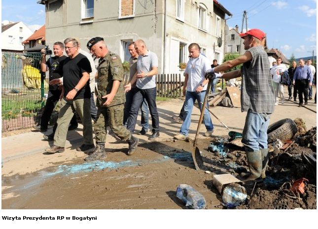 Wizyta Prezydenta RP w Bogatyni Bronisław Komorowski, Prezydent RP, Grzegorz Schetyna, Marszałek Sejmu RP oraz Václav Klaus, Prezydent Republiki Czeskiej spotkali się na Śnieżce, najwyższym szczycie Karkonoszy. Przy kaplicy św....